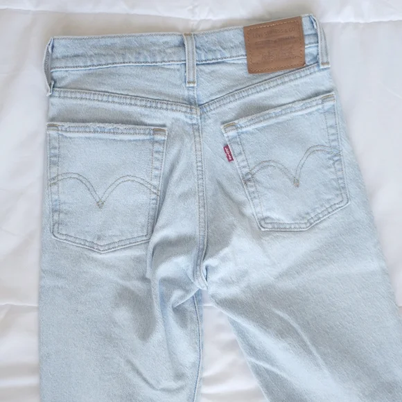 Levi's Light Wash High Rise Wedgie Skinny Ankle Jeans ✨️LIKE NEW✨️ - Picture 11 of 16